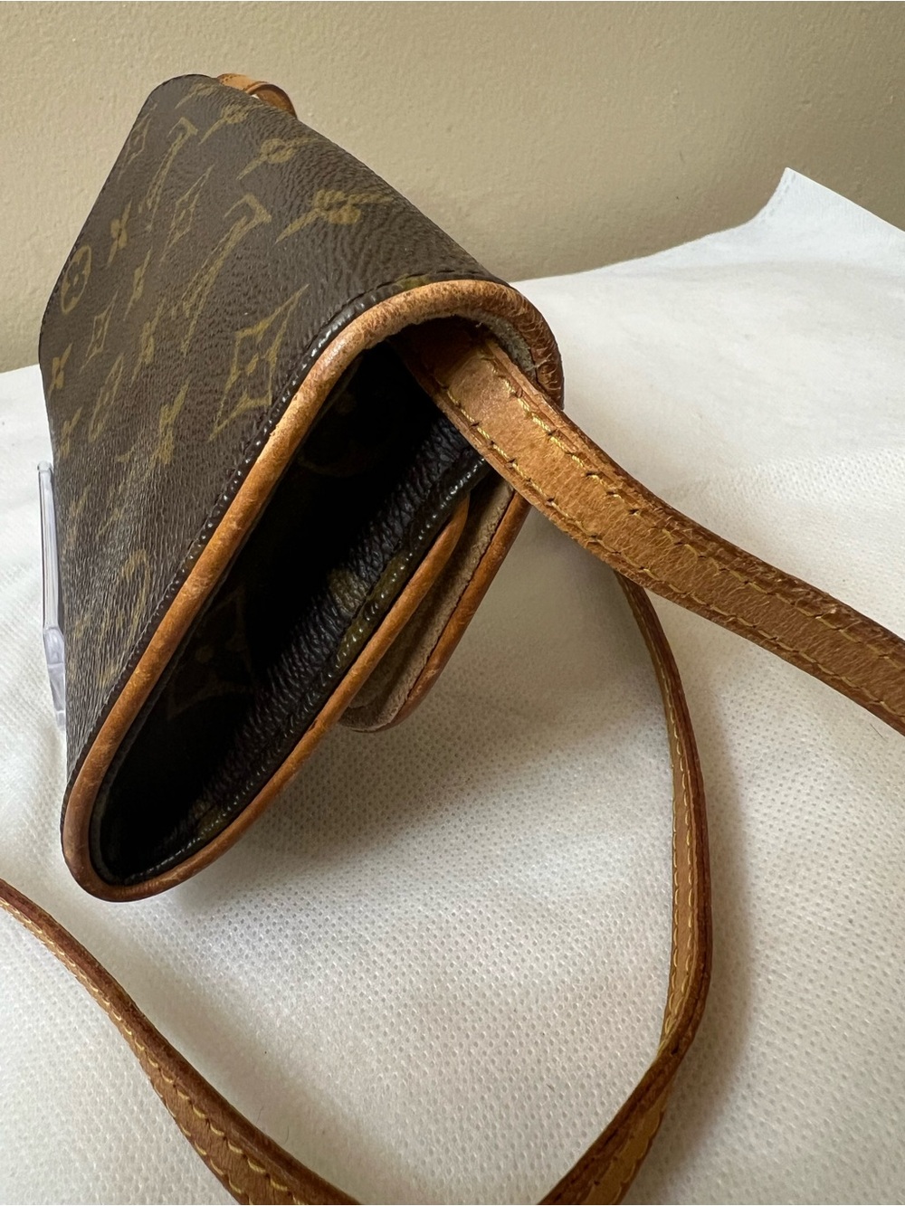 Louis Vuitton Authentic Monogram Crossbody EUC - Picture 8 of 13